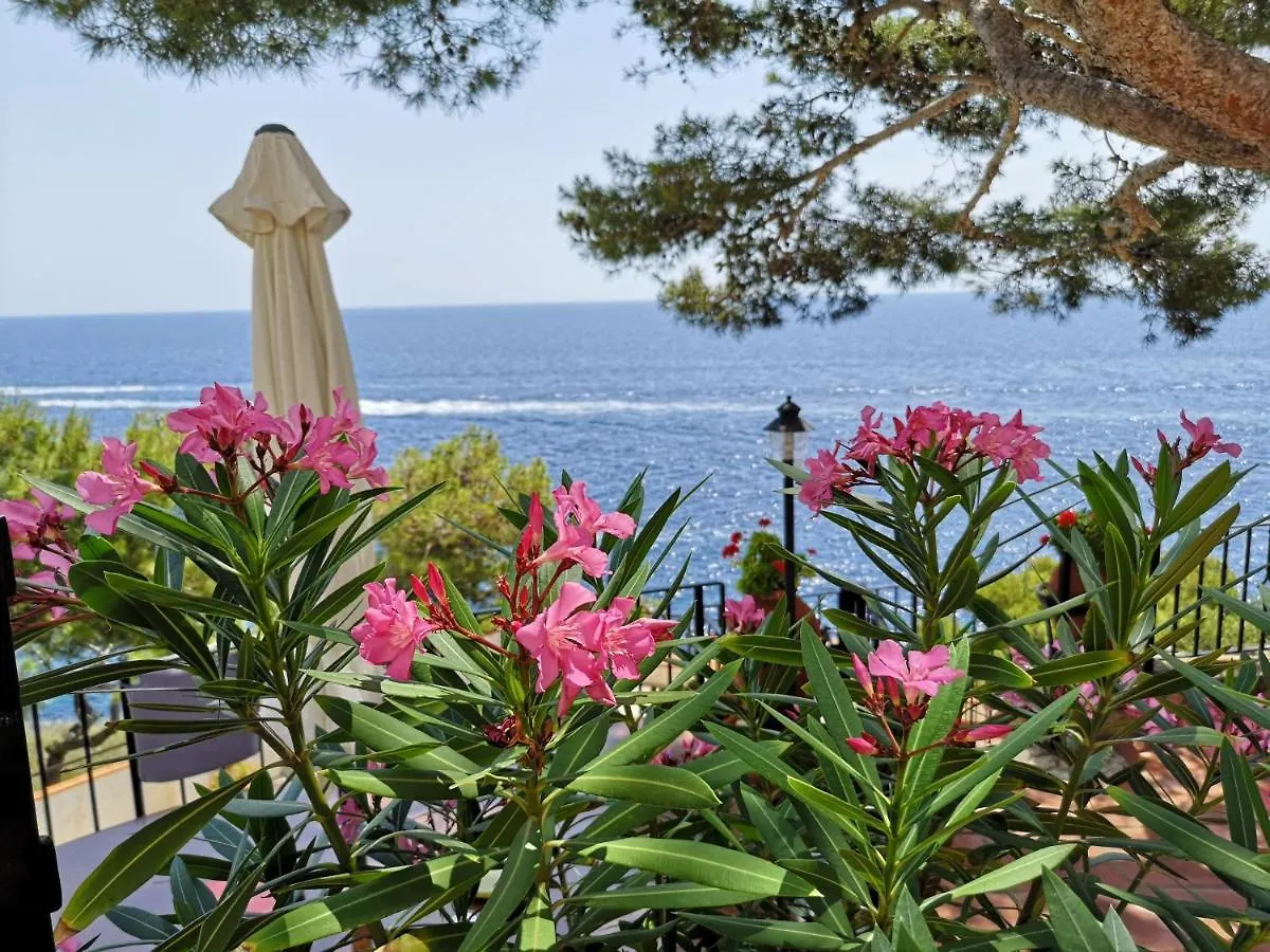 Villa Transatlantique En Premiere Ligne De Mer Dite Villa Esmeralda Llafranc
