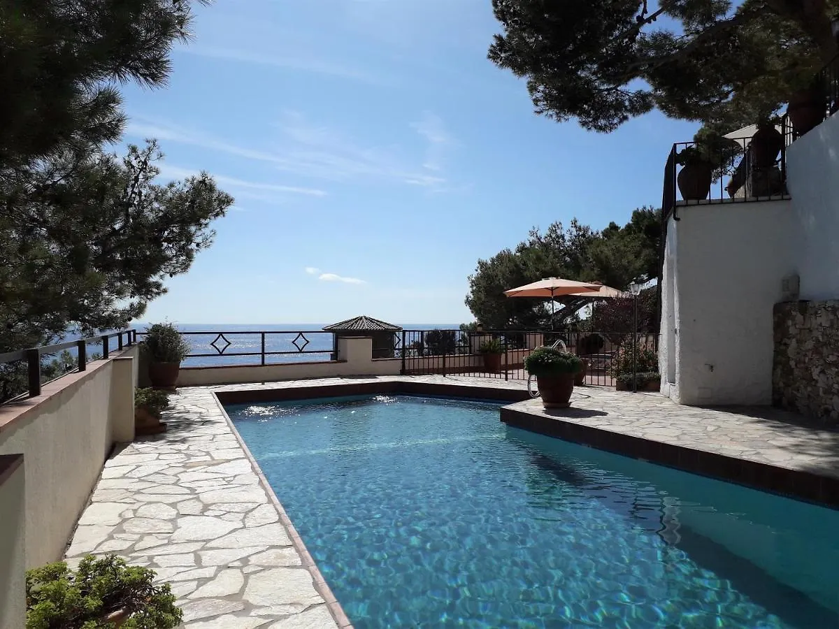 Villa Transatlantique en première ligne de mer dite Villa Esmeralda Llafranc Spagna